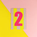Postkarte Zahl 2, fliedergelb, Neon Pink