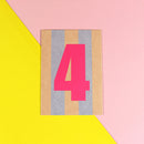 Postkarte Zahl 4, fliederrosa, Neon Pink