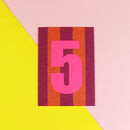 Postkarte Zahl 5, violettrot, Neon Pink