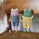 Frosch “Schulkind” grün, mit Schulranzen und Anzug in blau/creme, 20cm