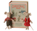 Weihnachts-Zwillingsmäuse, kleine Schwester und Bruder im Buch
