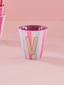 Großer Becher - Buchstabe V Mehrfarbig Stripes