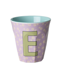 Großer Becher - Buchstabe Helllila E Flowers