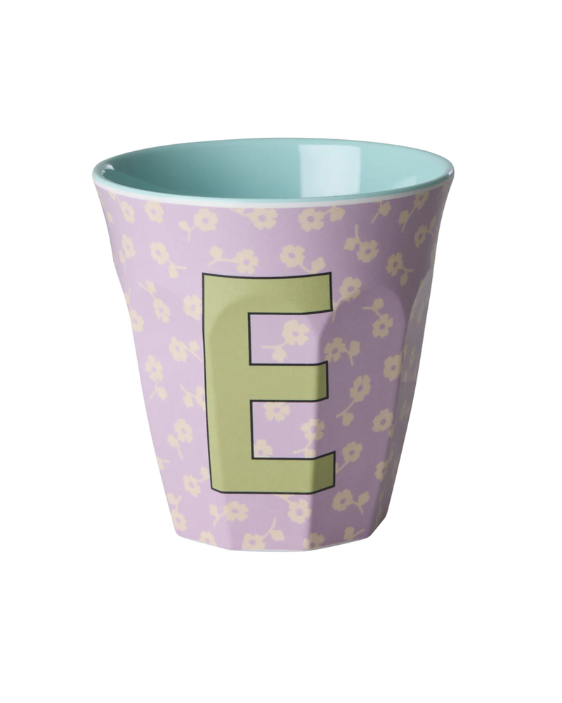 Großer Becher - Buchstabe Helllila E Flowers