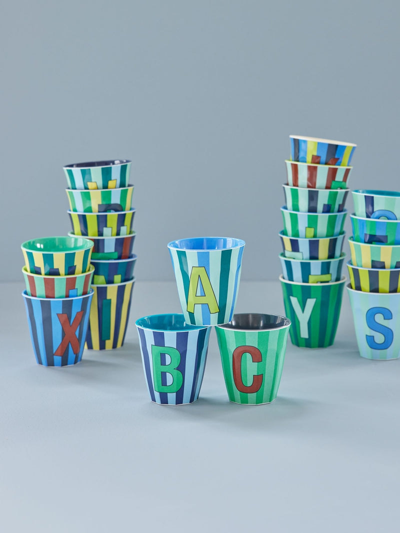 Großer Becher - Buchstabe H Stripes