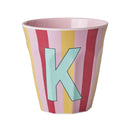 Großer Becher - Buchstabe K rosa Stripes