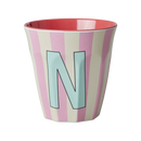 Großer Becher - Buchstabe N - Hellrosa Stripes